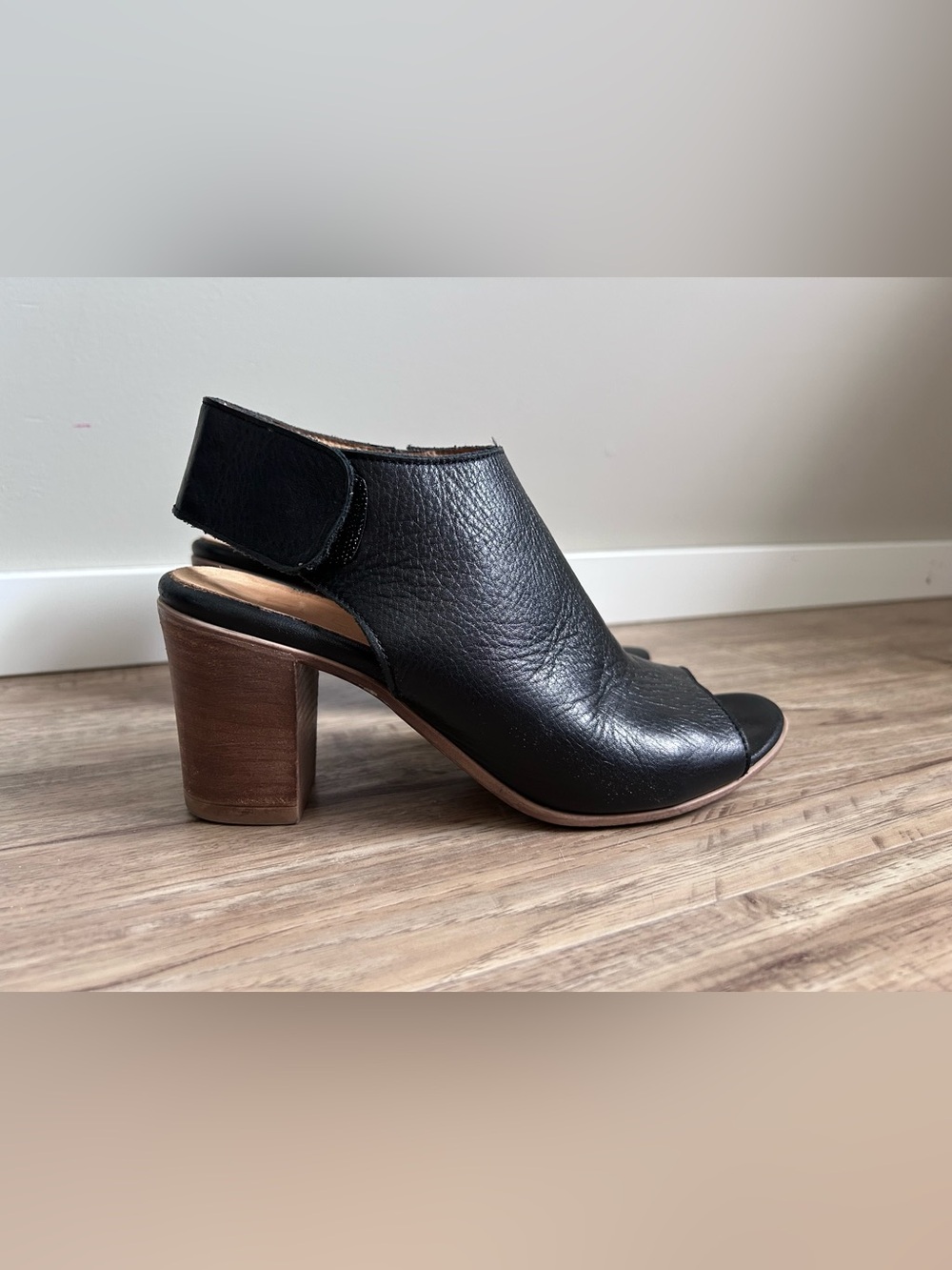 Bueno Black Leather Open Peep toe Block Heel Sandal classic timeless capsule